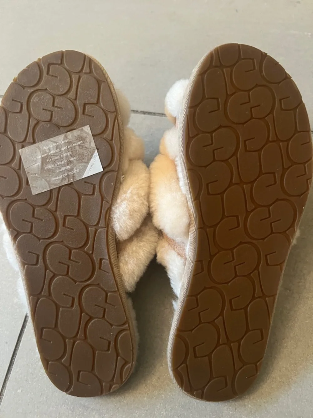 UGG Women's Fluff Crossband Slide - Natural Cream - Picture 2 of 3